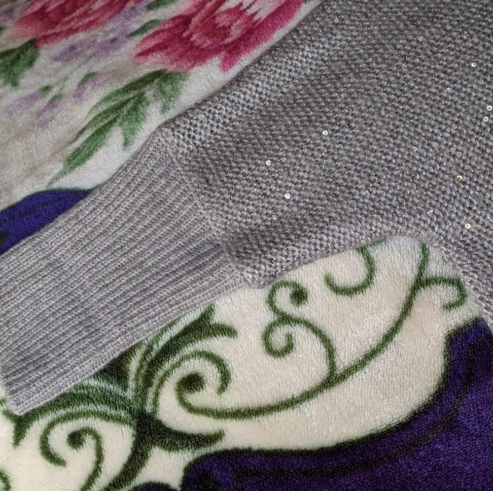 Forever 21 Large Gray Knit Top with Silver Sequins - Picture 4 of 7
